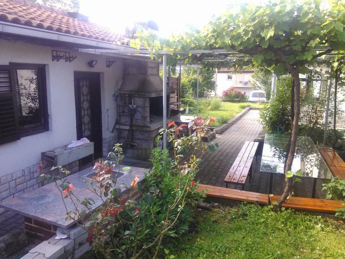 Apartment Viki *