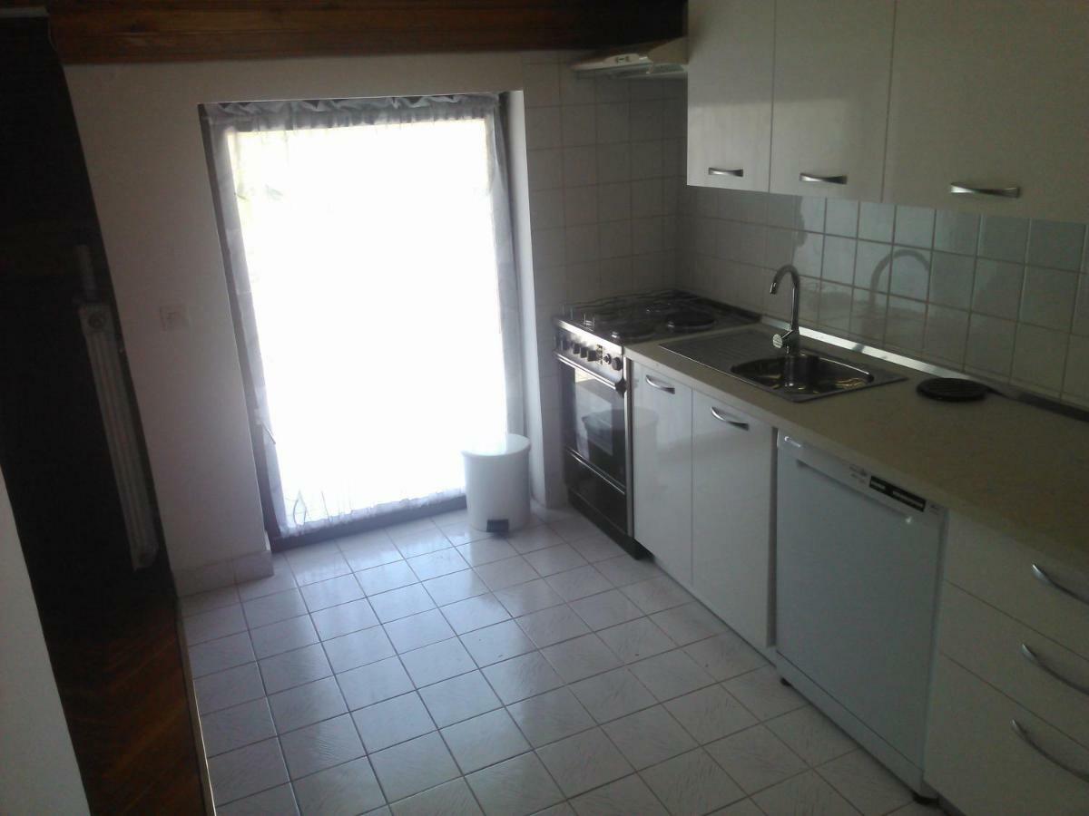Viki Apartment *