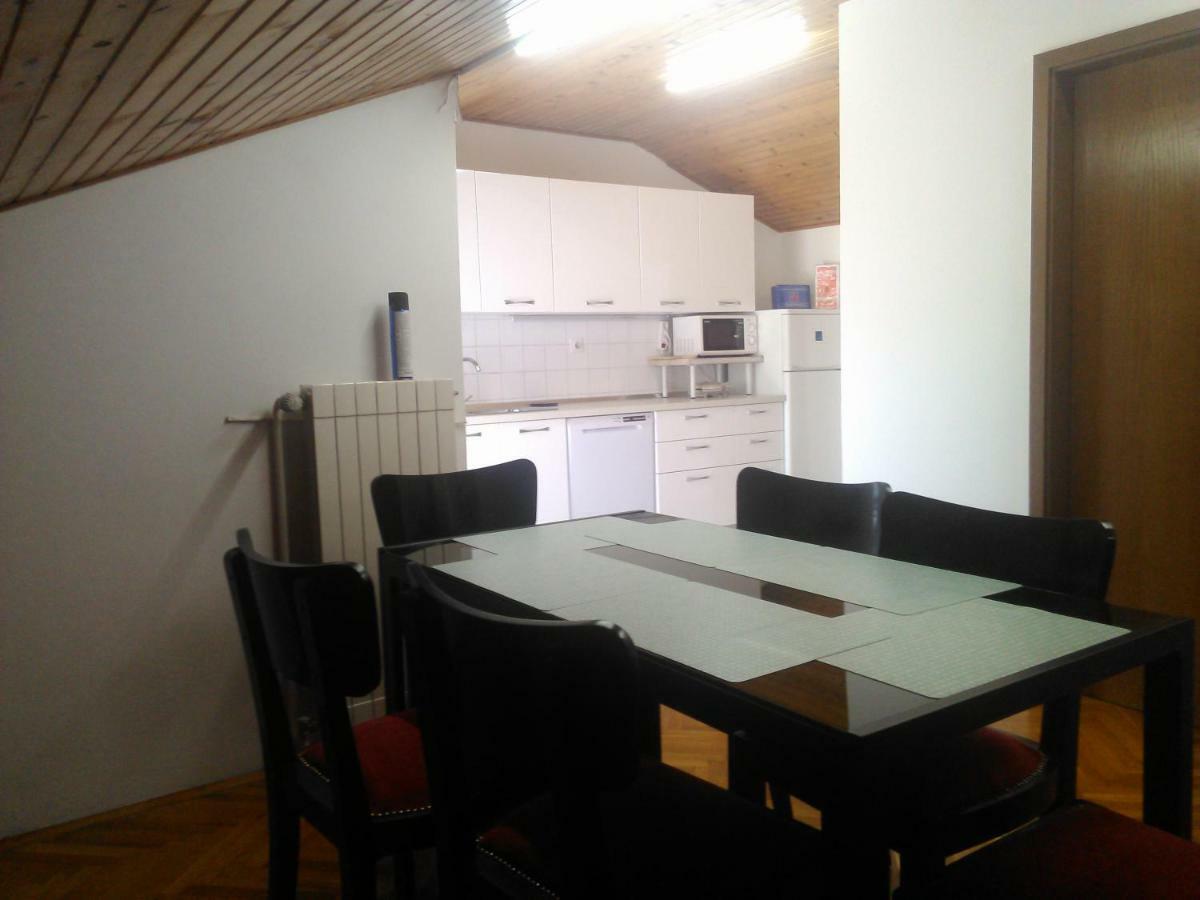 Viki Apartment *